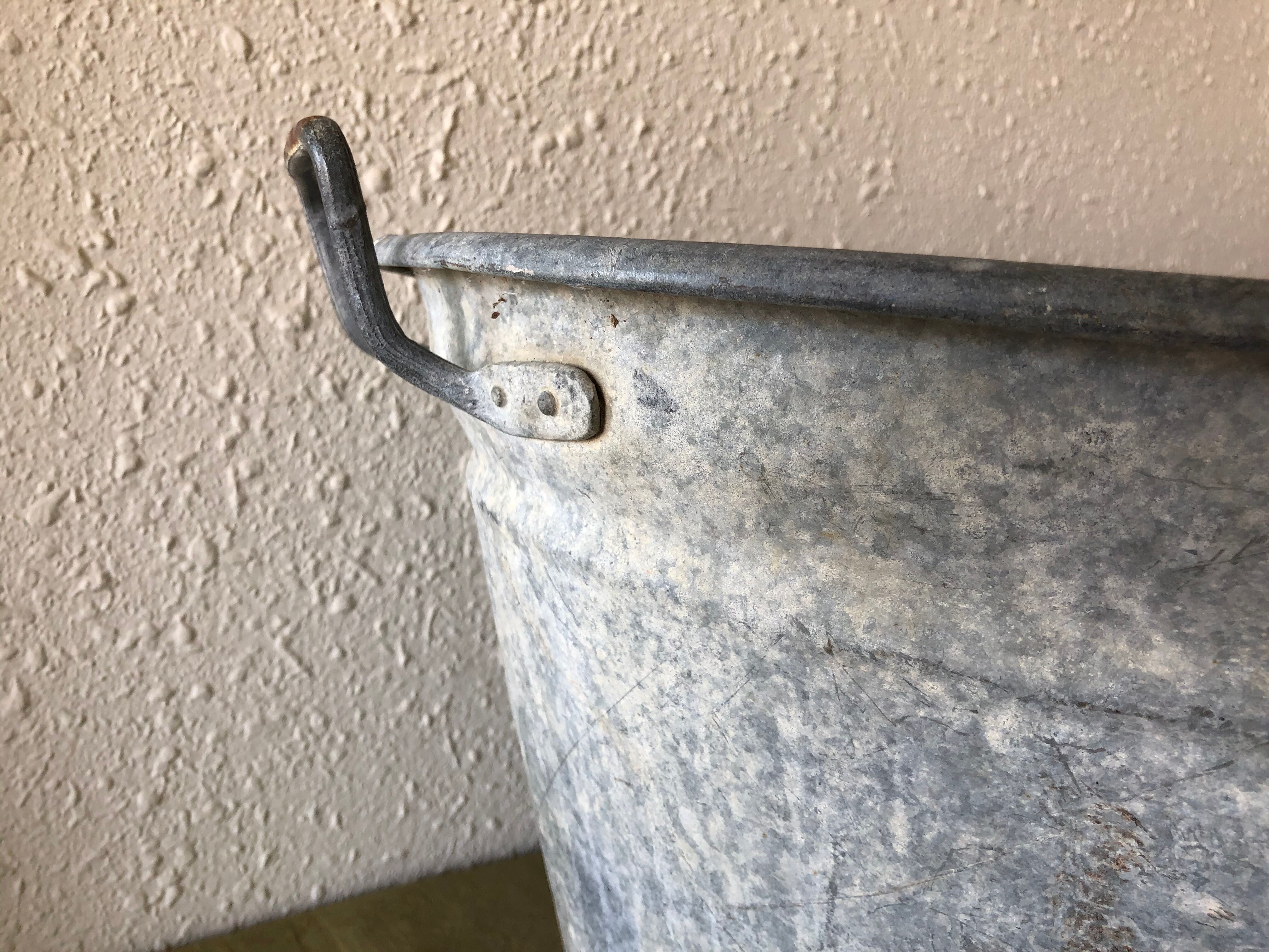 Old zinc basin 80 L
