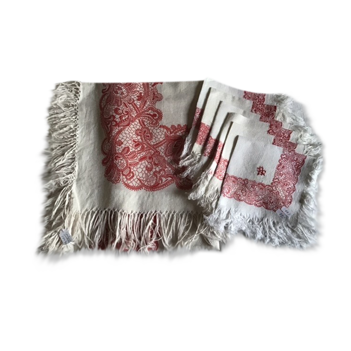 Red and white square sheet 140x140 and 6 towels