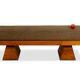 Banquette en frêne et velours de mohair vert. Contemporain
