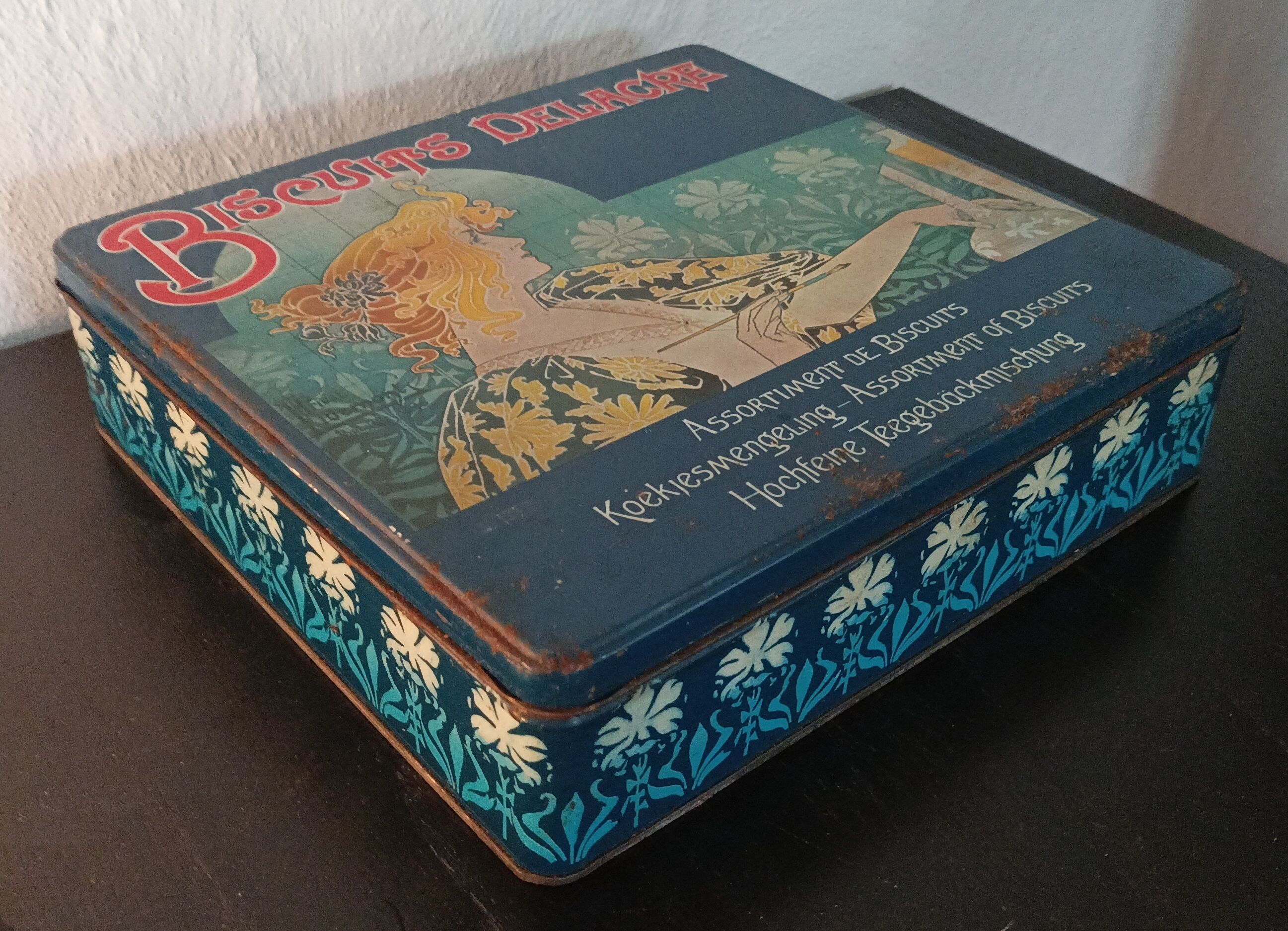 Art Delacre Art Deco metal box