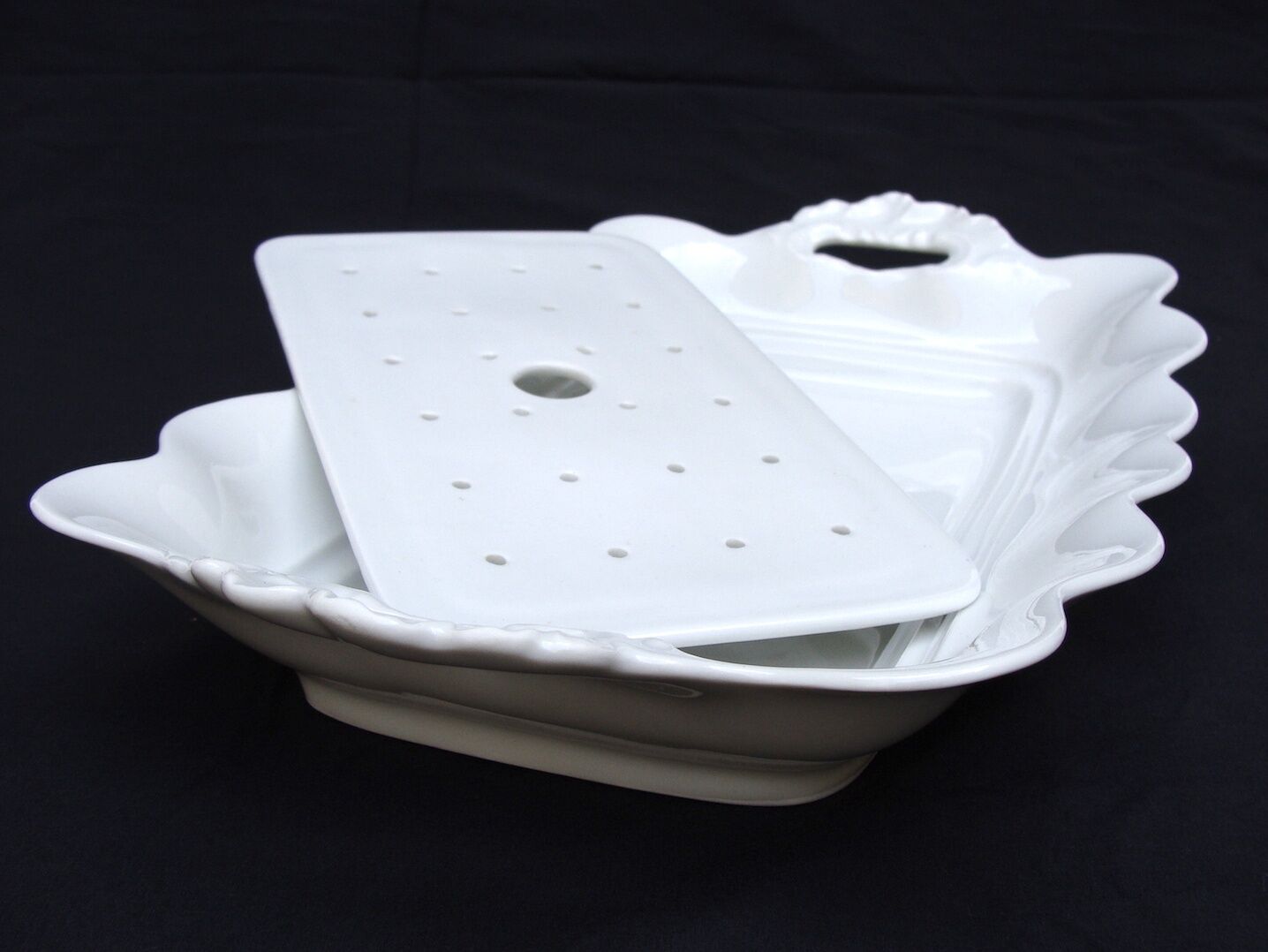 Ceramic asparagus dish 1900