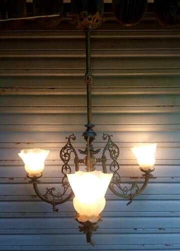 Antique, rare and important gas chandelier from the Napoléon III period and style, weighing 4.8 kg.