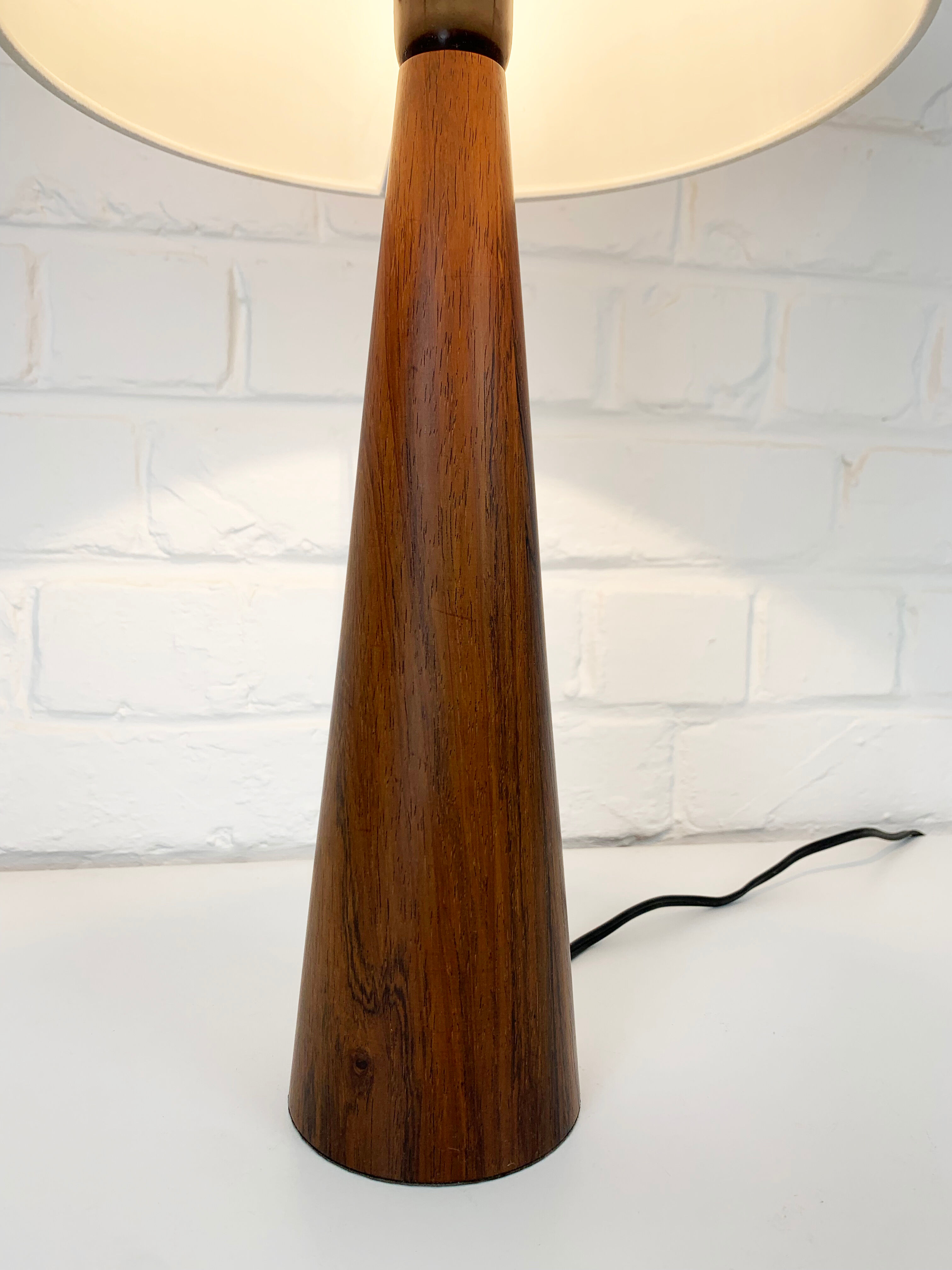 Lampe de table moderniste mid-century en teck, Danemark 1960