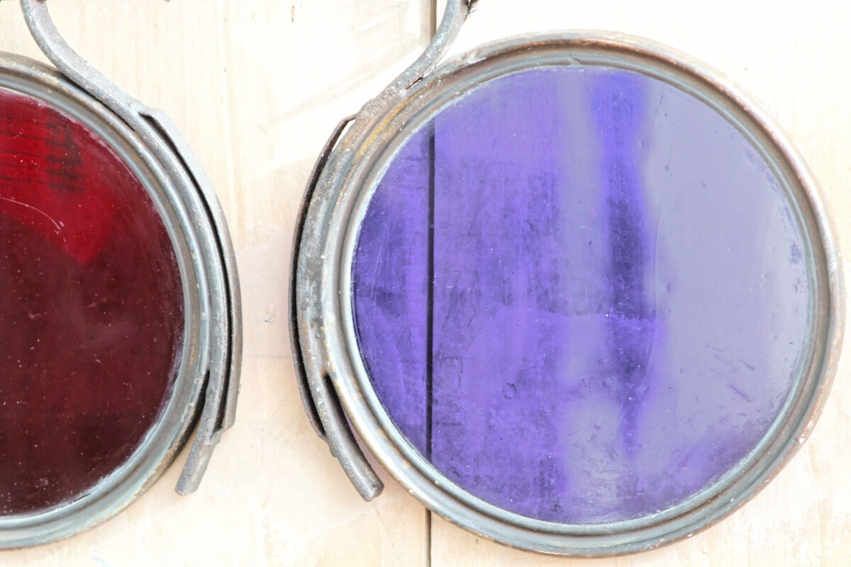 Former eyewear sign, binocles