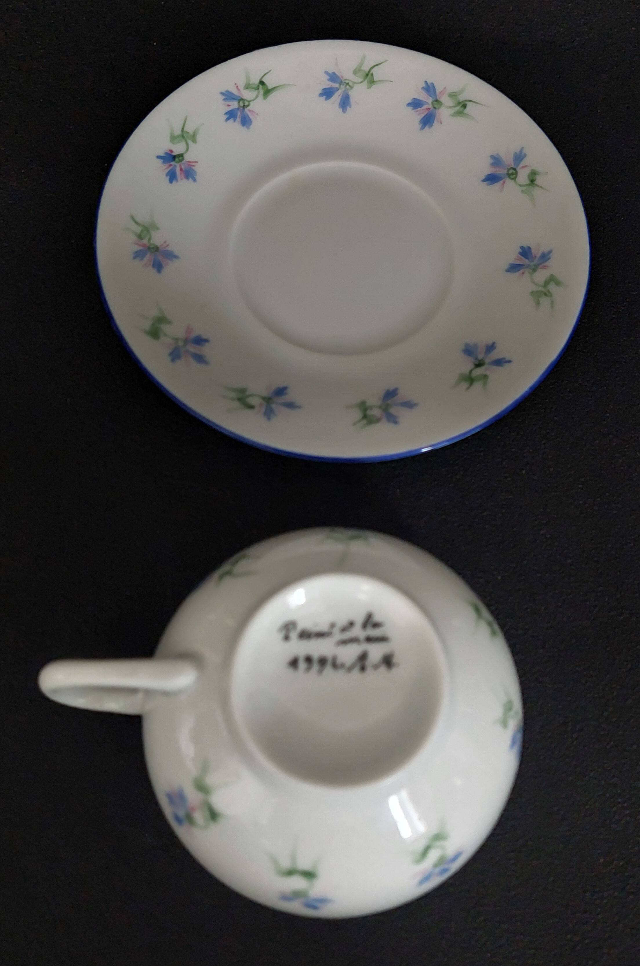 Tasse en porcelaine décor aux barbeaux peint à la main A.M