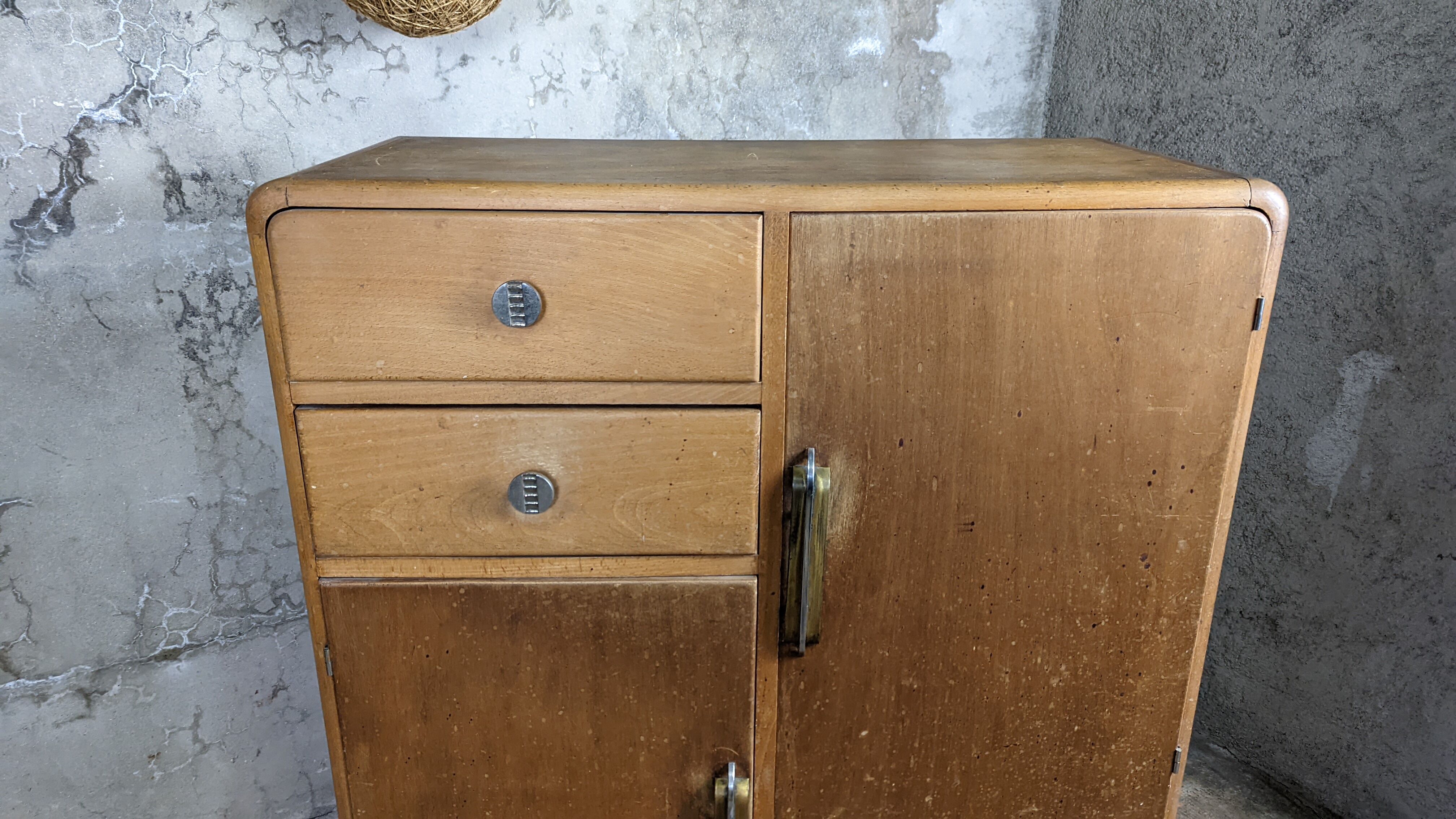 Vintage design chest of drawers