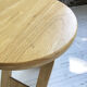 Tabouret Suzy par Adrian Reed en hêtre