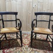 Paire de fauteuils paillés rustiques