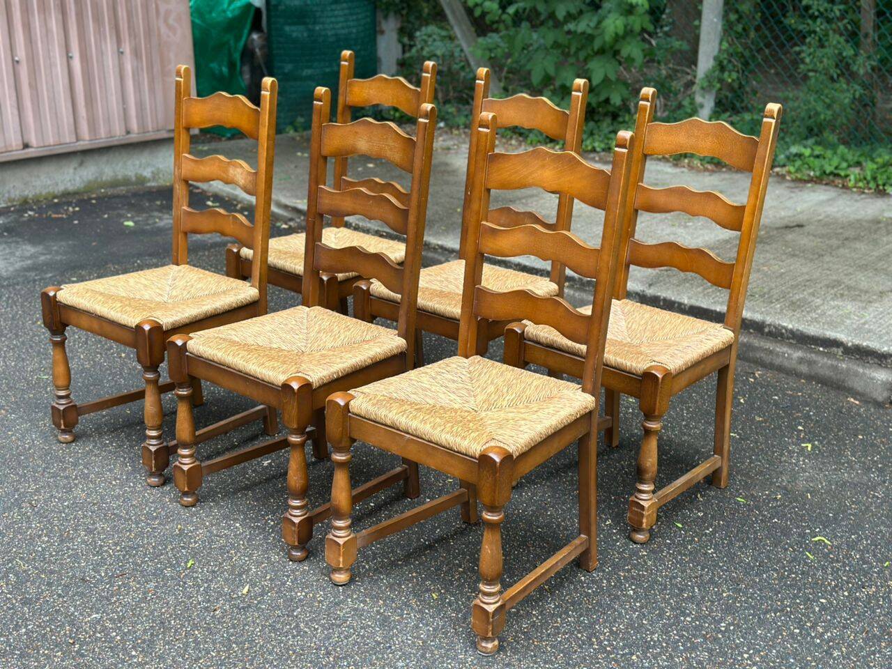 6 solid wood straw-seated dining chairs, Provençal style from the 20th century.