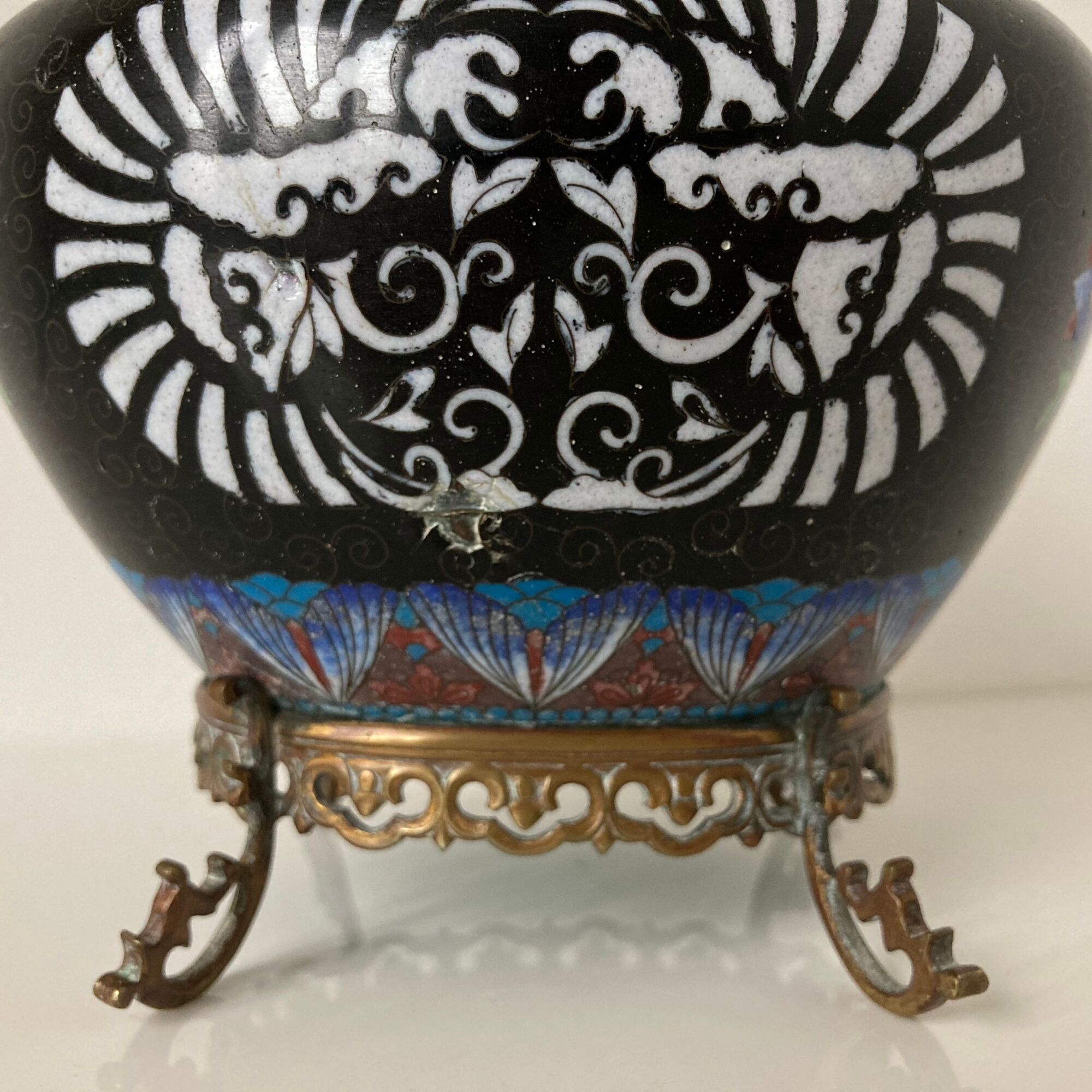 Beautiful planter in copper and polychrome cloisonné enamels Meiji period around 1900
