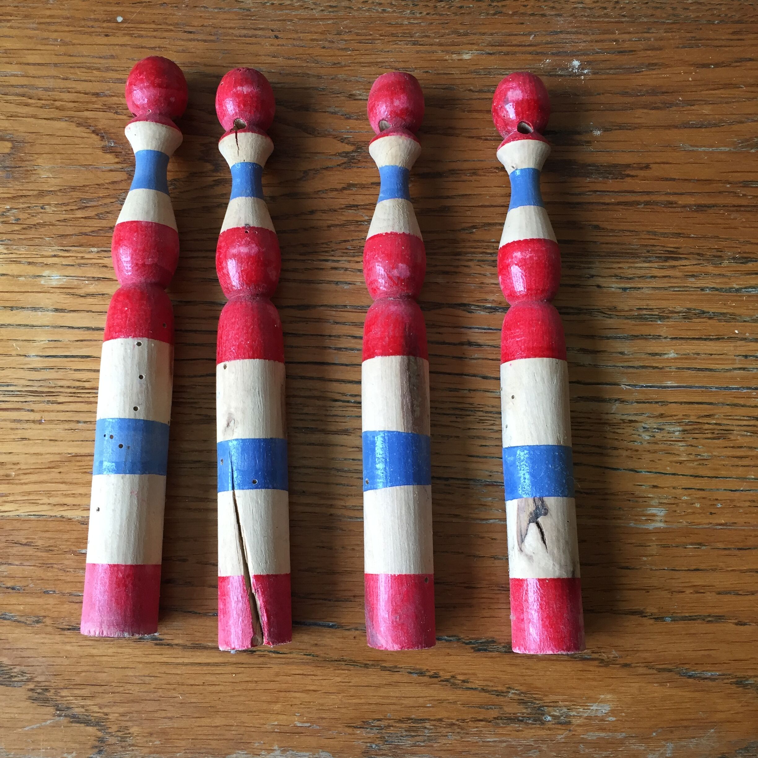 Former wooden tricolor bowling game with its ball