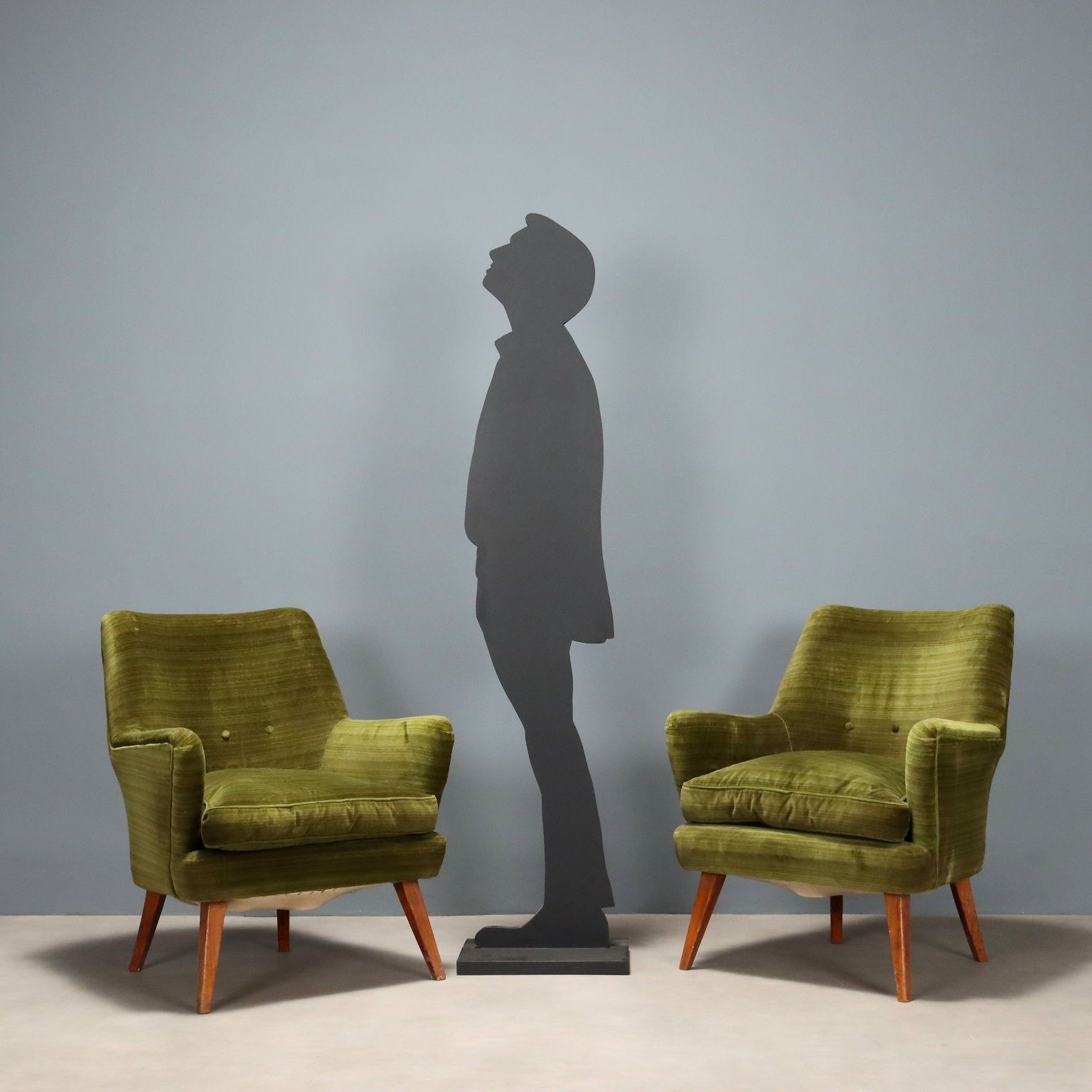 Original vintage green velvet armchairs from Italy, dating from the 1950s.