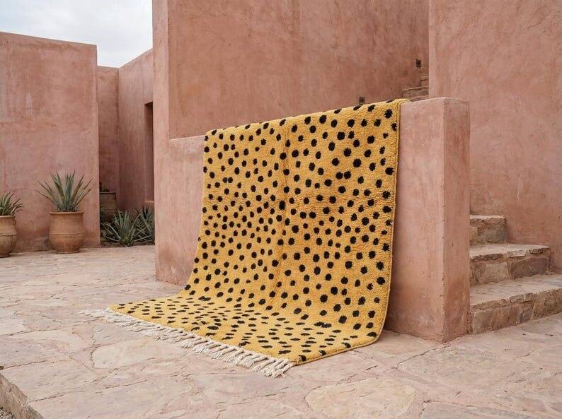Beni Ourain Berber rug made of natural wool, handmade, 150/250 cm.