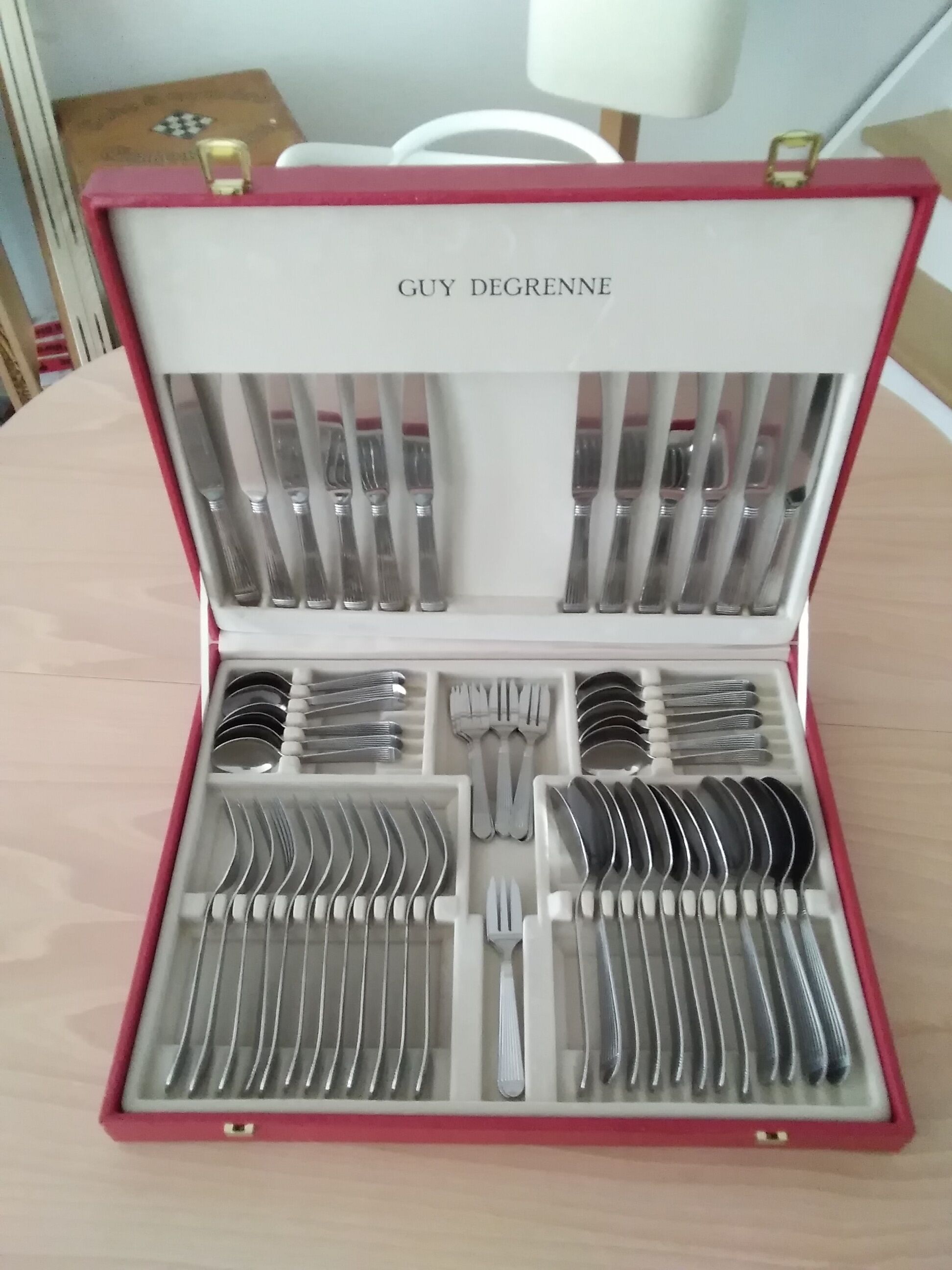 Housewife Guy Degrenne 60 pieces