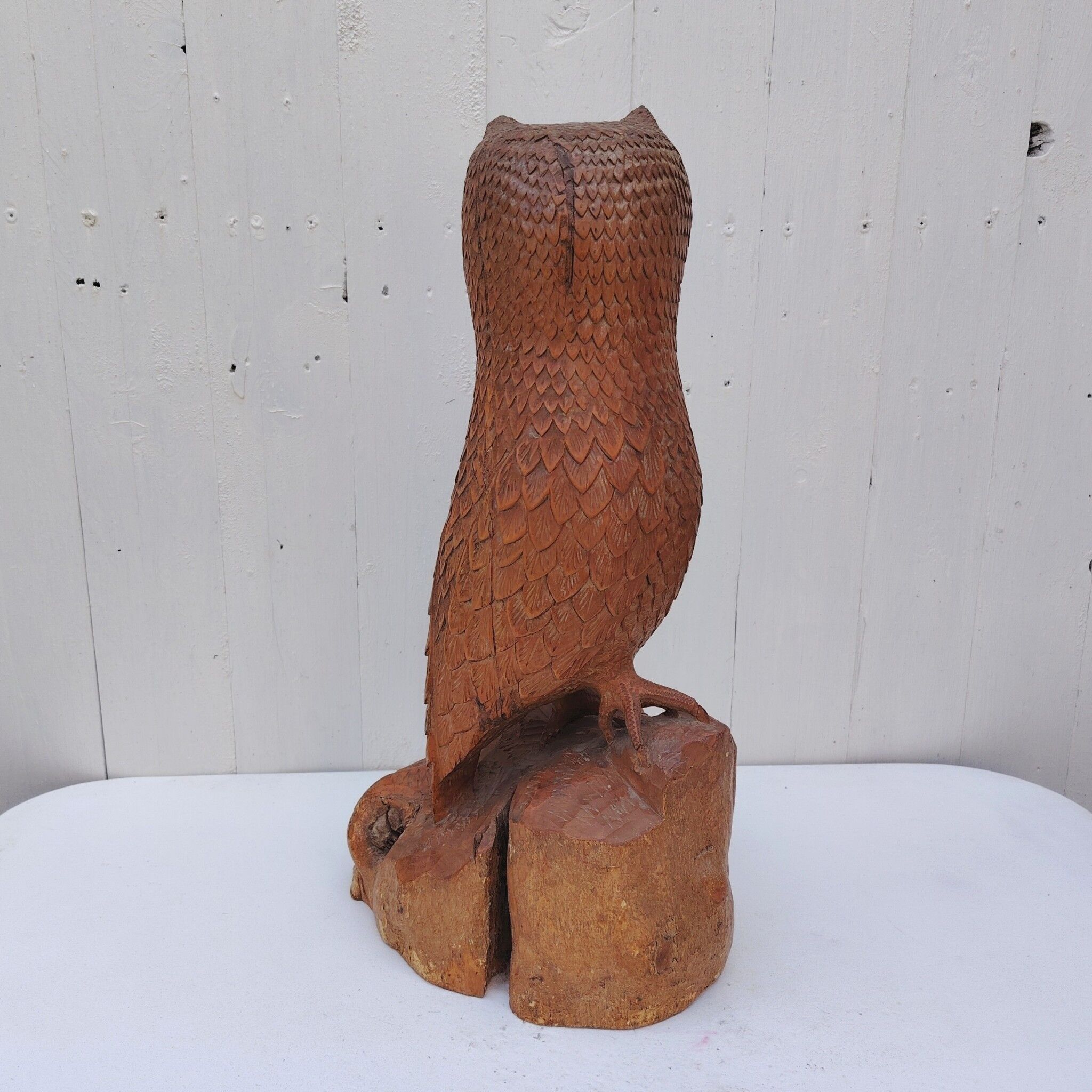 Large wooden owl, sculpture by Alain Dréan, Auray