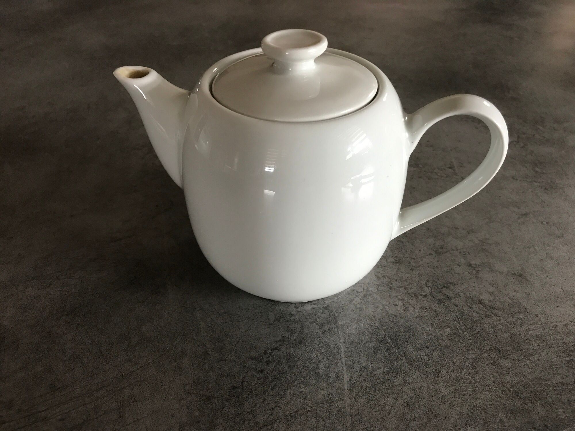 Théière en porcelaine émaillée blanche de Pillivyut  11,5 cm