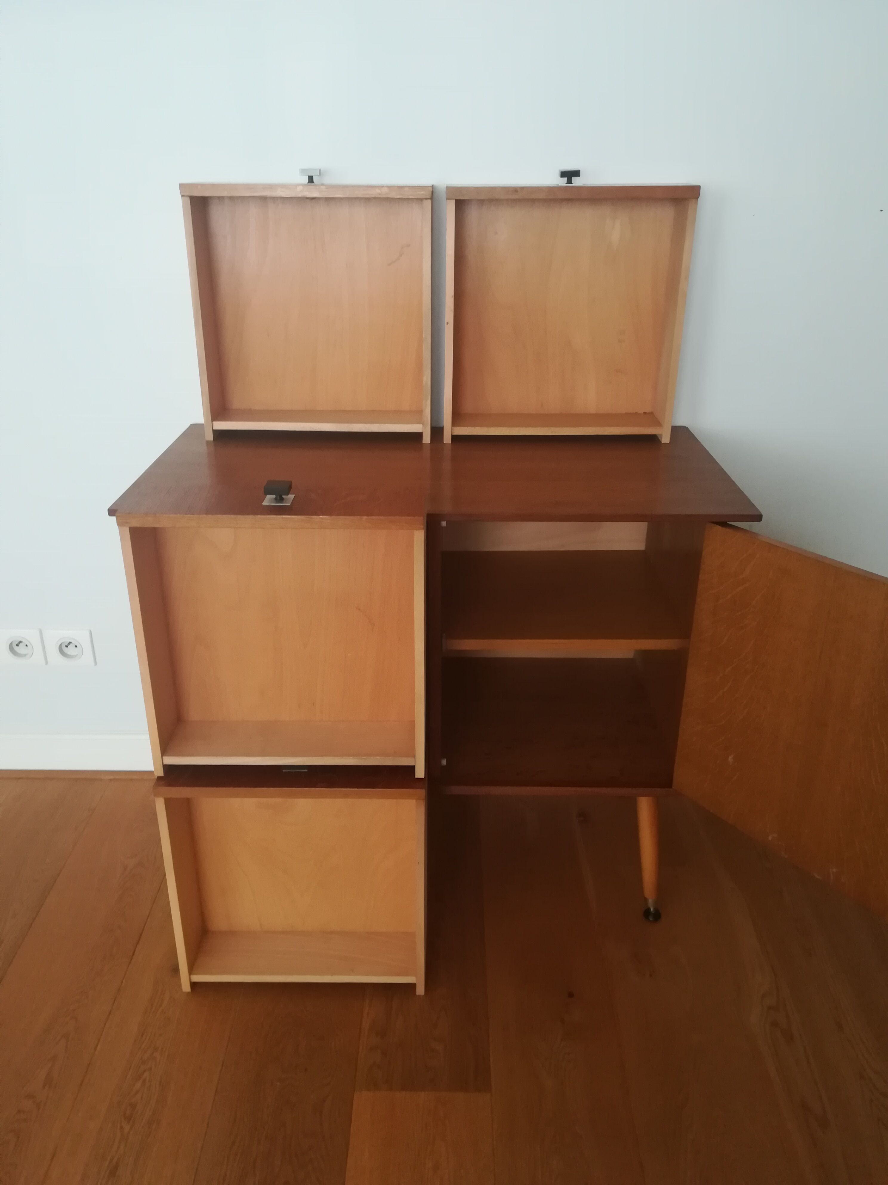 Sideboard / chest of drawers