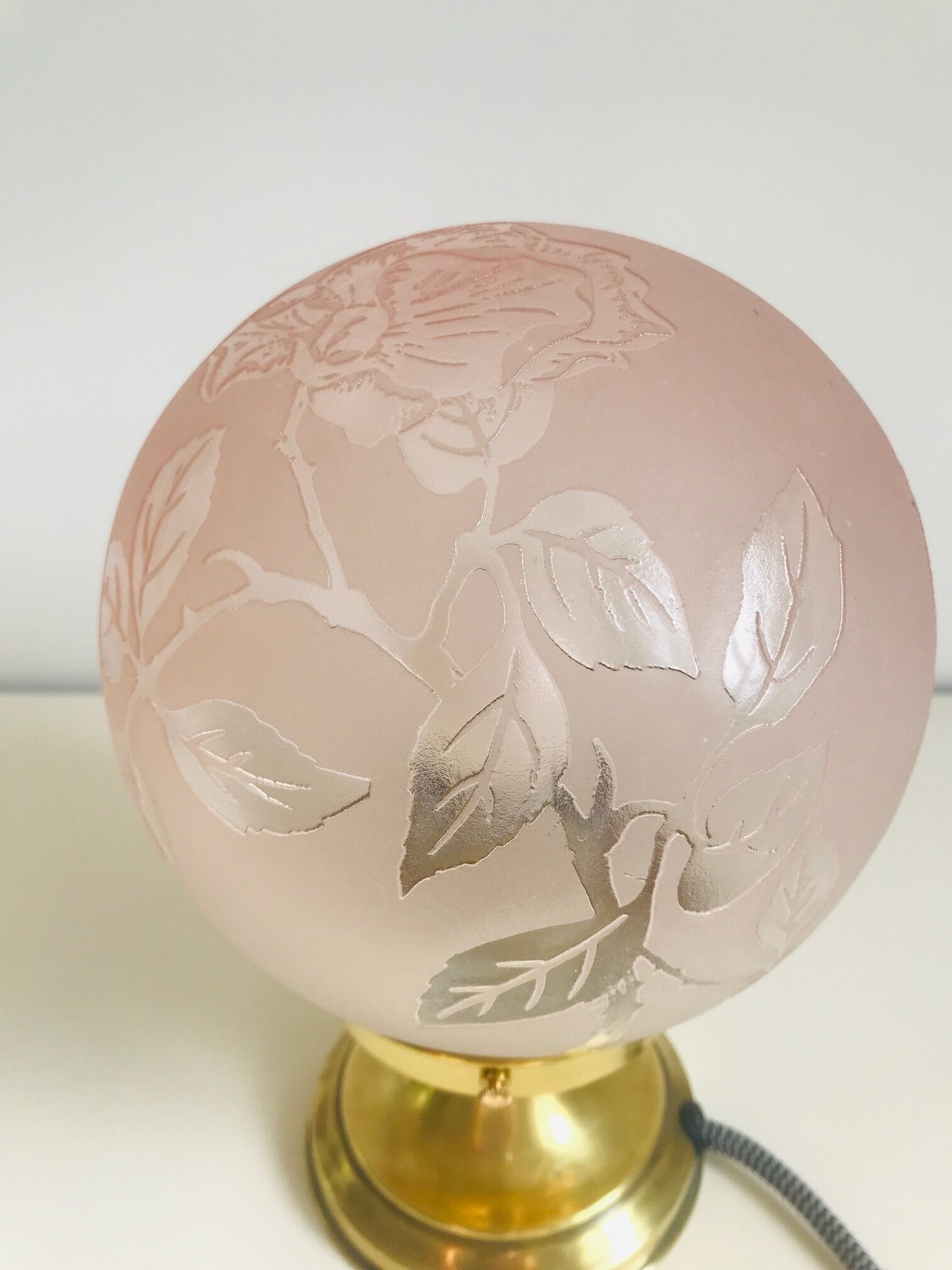 Deveau vintage globe table lamp