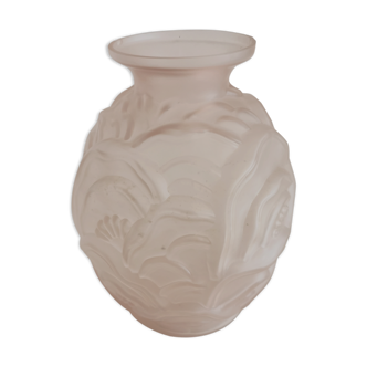 Vase boule art déco verre moulé rose