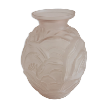 Vase boule art déco verre moulé rose