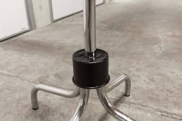 Porte manteau perroquet 16 patères industriel en métal chromé et base + boules noires 1960