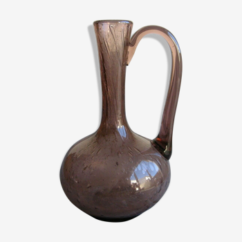 Carafe en verrerie de Biot de couleur violet mauve