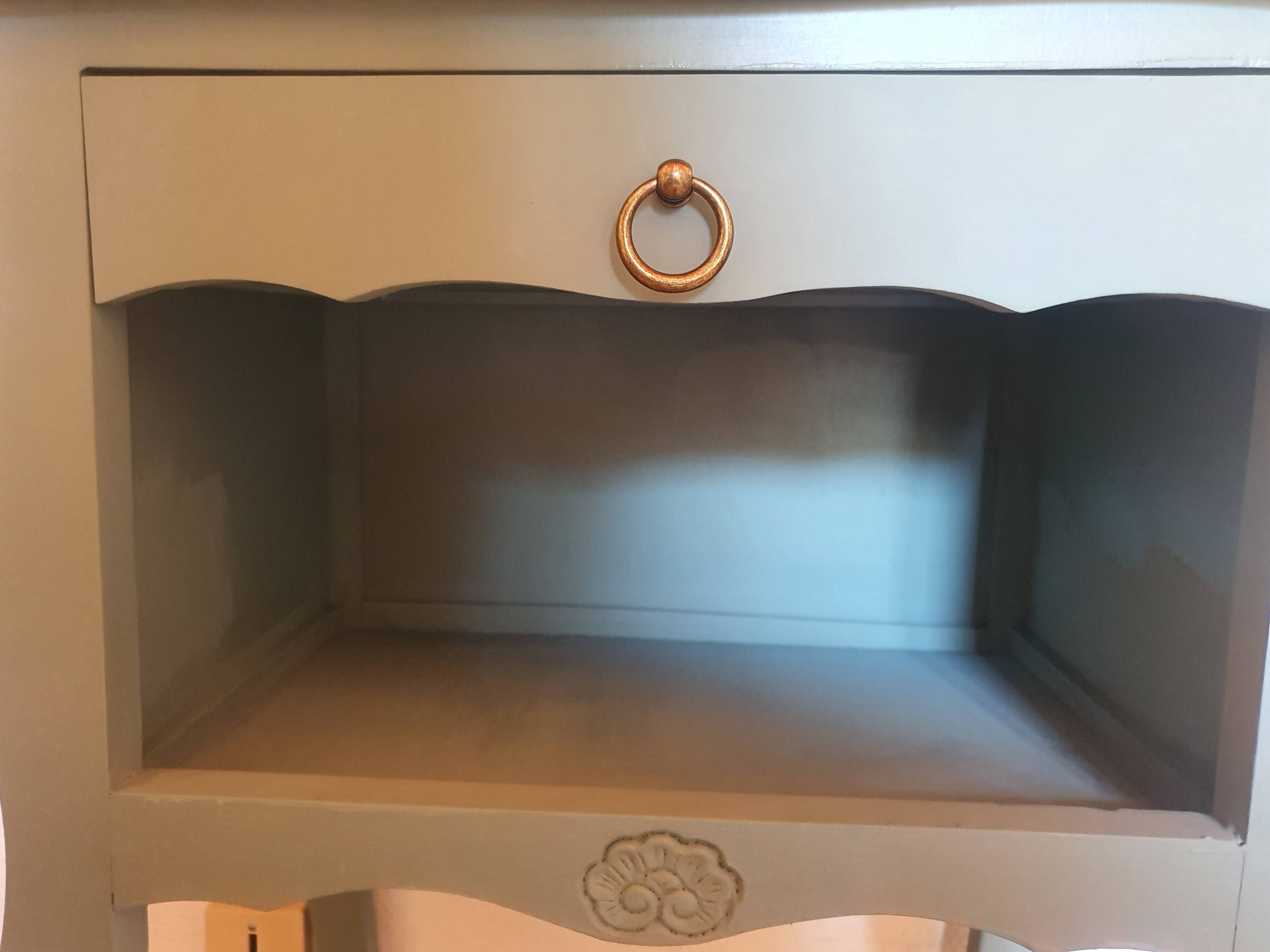 Table de chevet / Guéridon rénové Vert Sauge & Bois brut