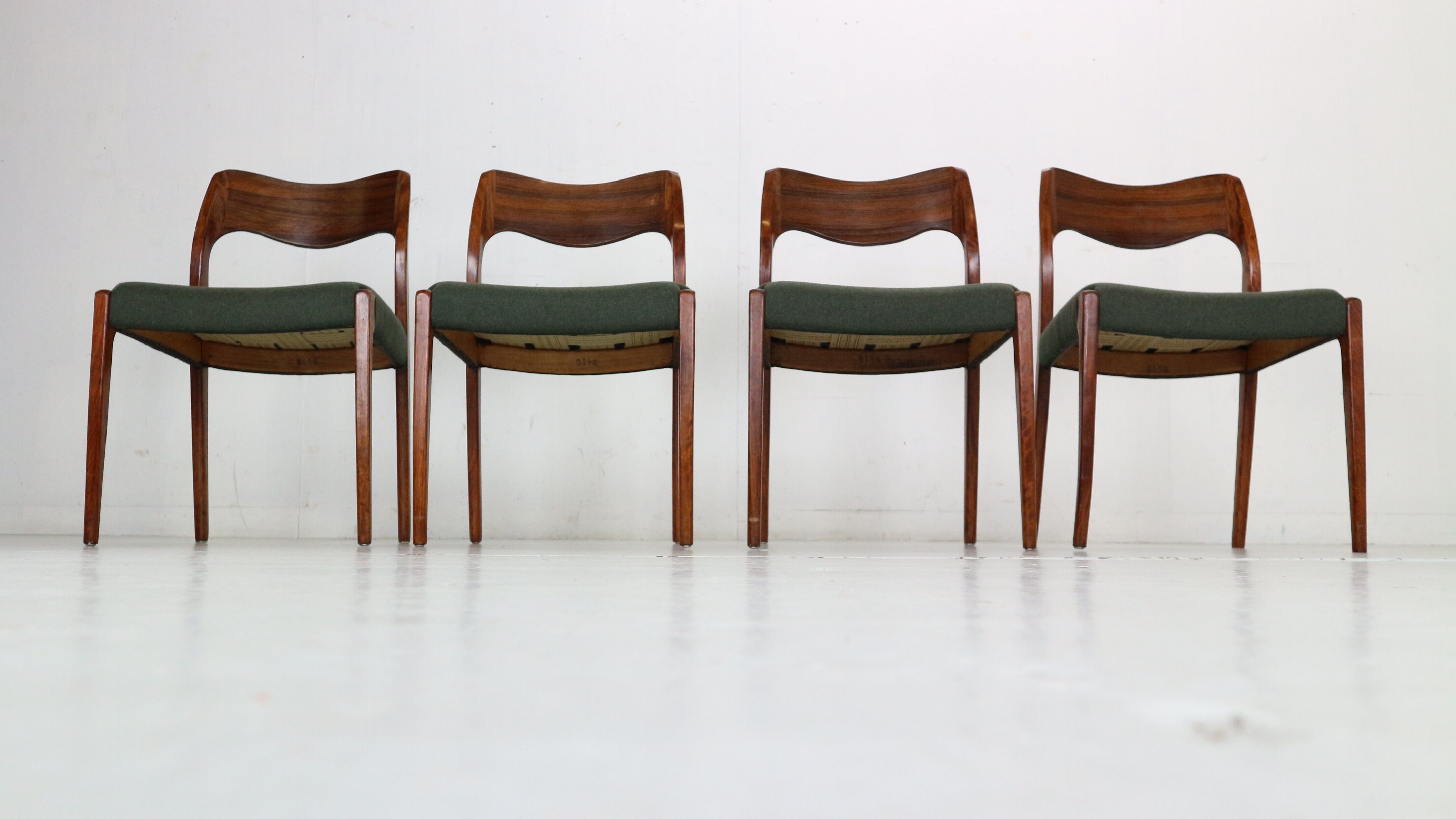 4 chaises Niels Møller « Modèle- 71 » palissandre & tissu 1951