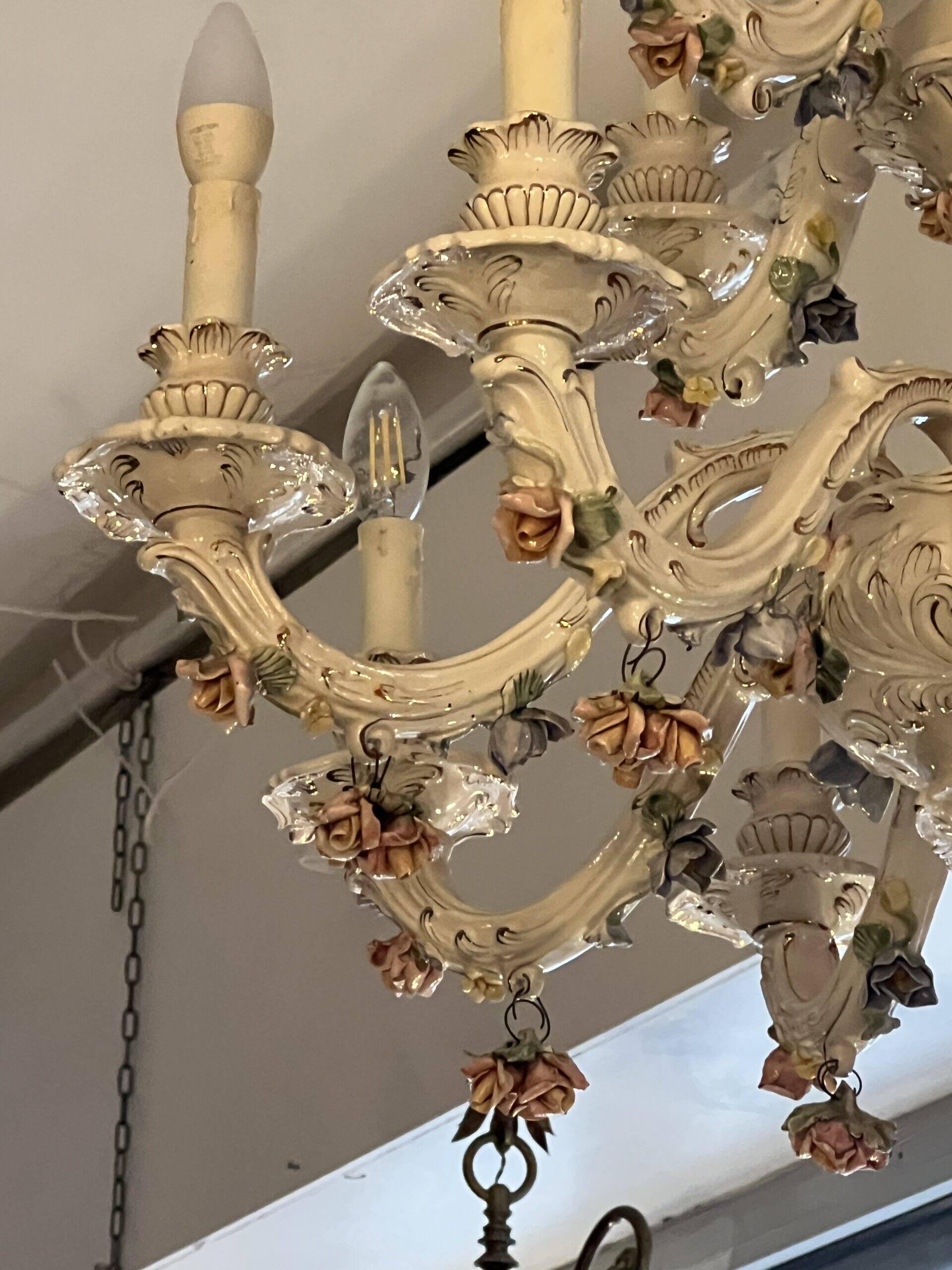 Large 19th century chandelier in Italian Capodimonte porcelain, floral decoration