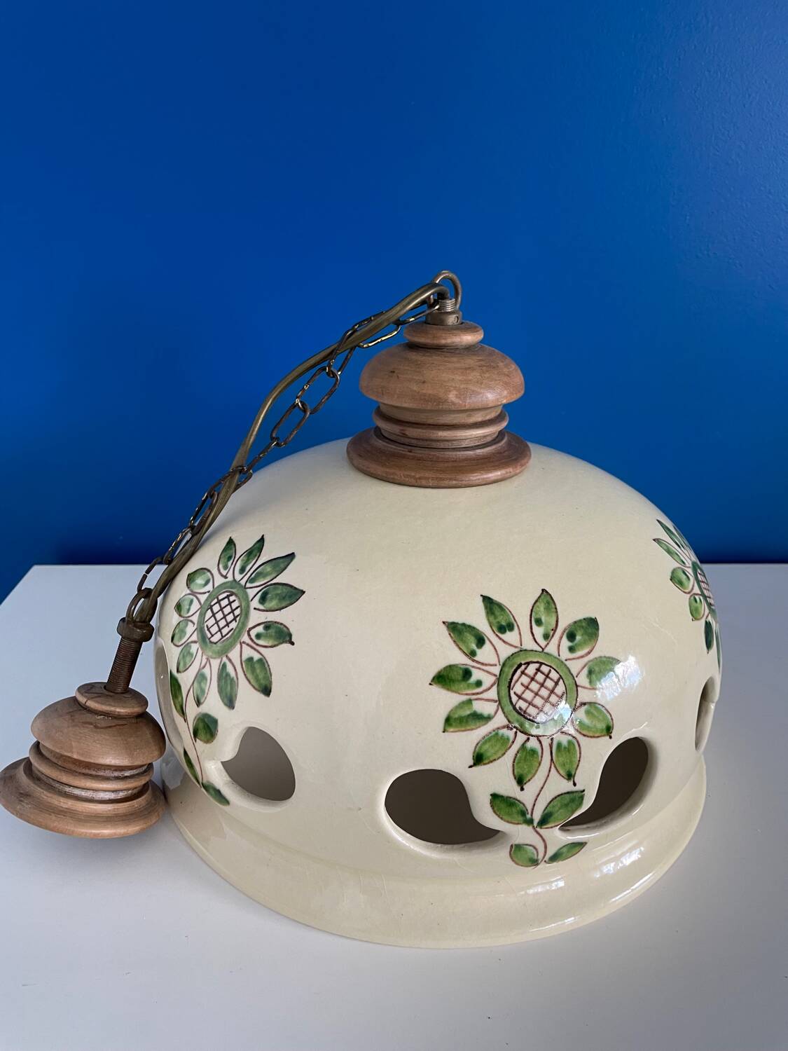 Green flower ceramic suspension