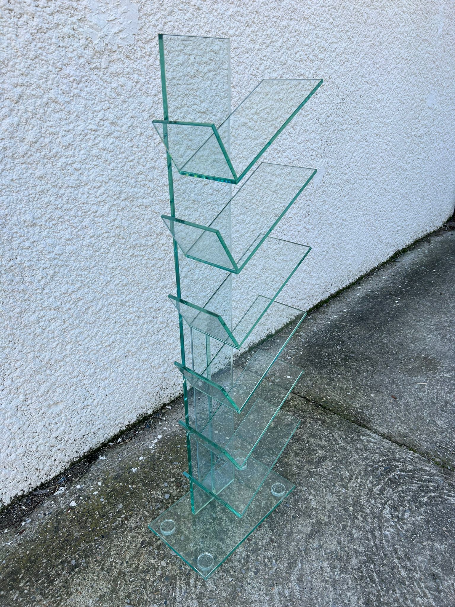 Range cd ou livre en verre