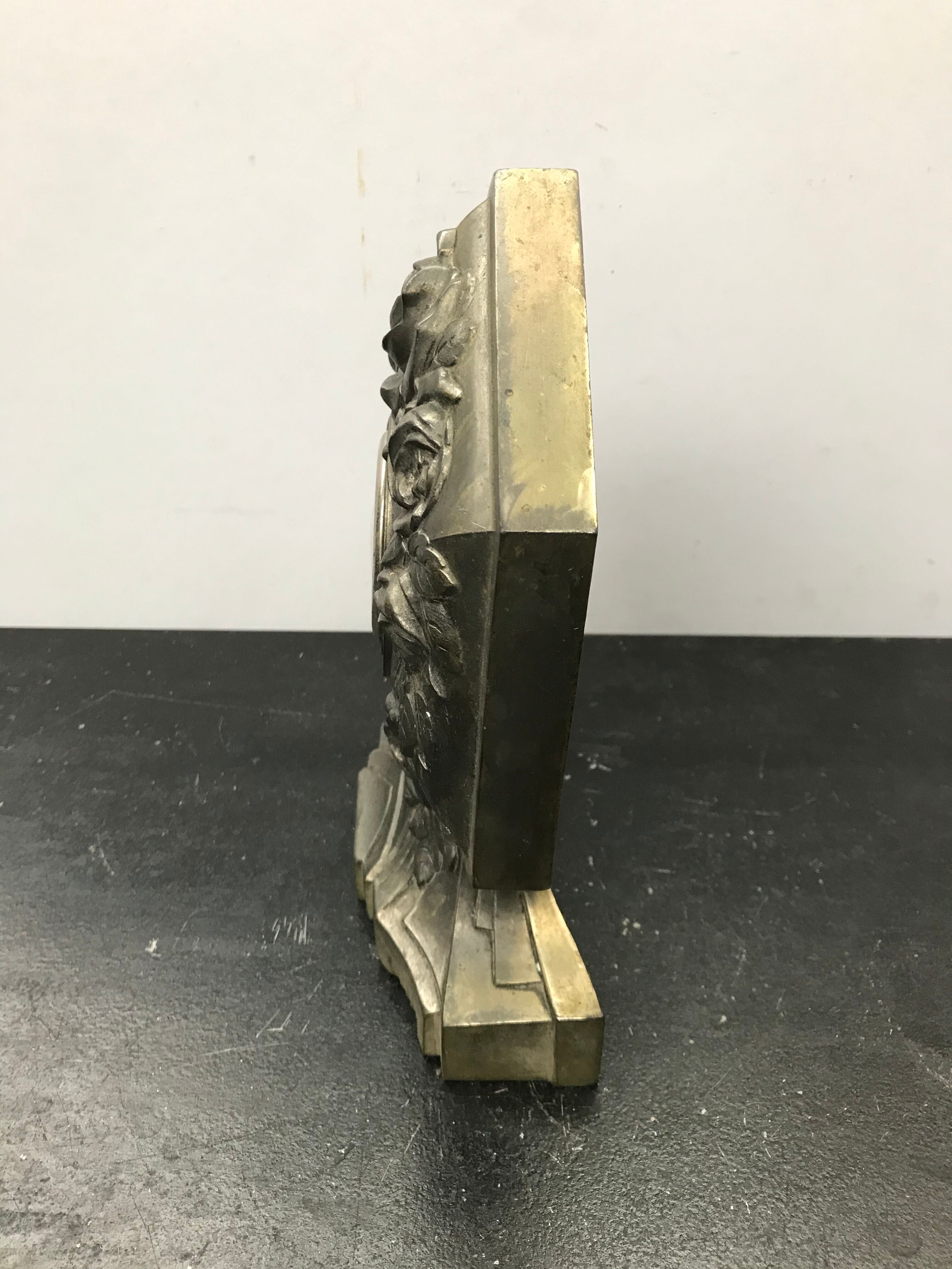 Clock on feet art deco vintage metal