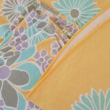Round tablecloth and 6 napkins with vintage flower patterns