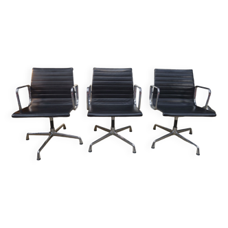 Fauteuils pivotants vintage en Cuir Ea108 de Charles et Ray Eames pour Vitra