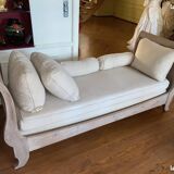 magnificent daybed / sofa bed with cushions, ideal for a bedroom,