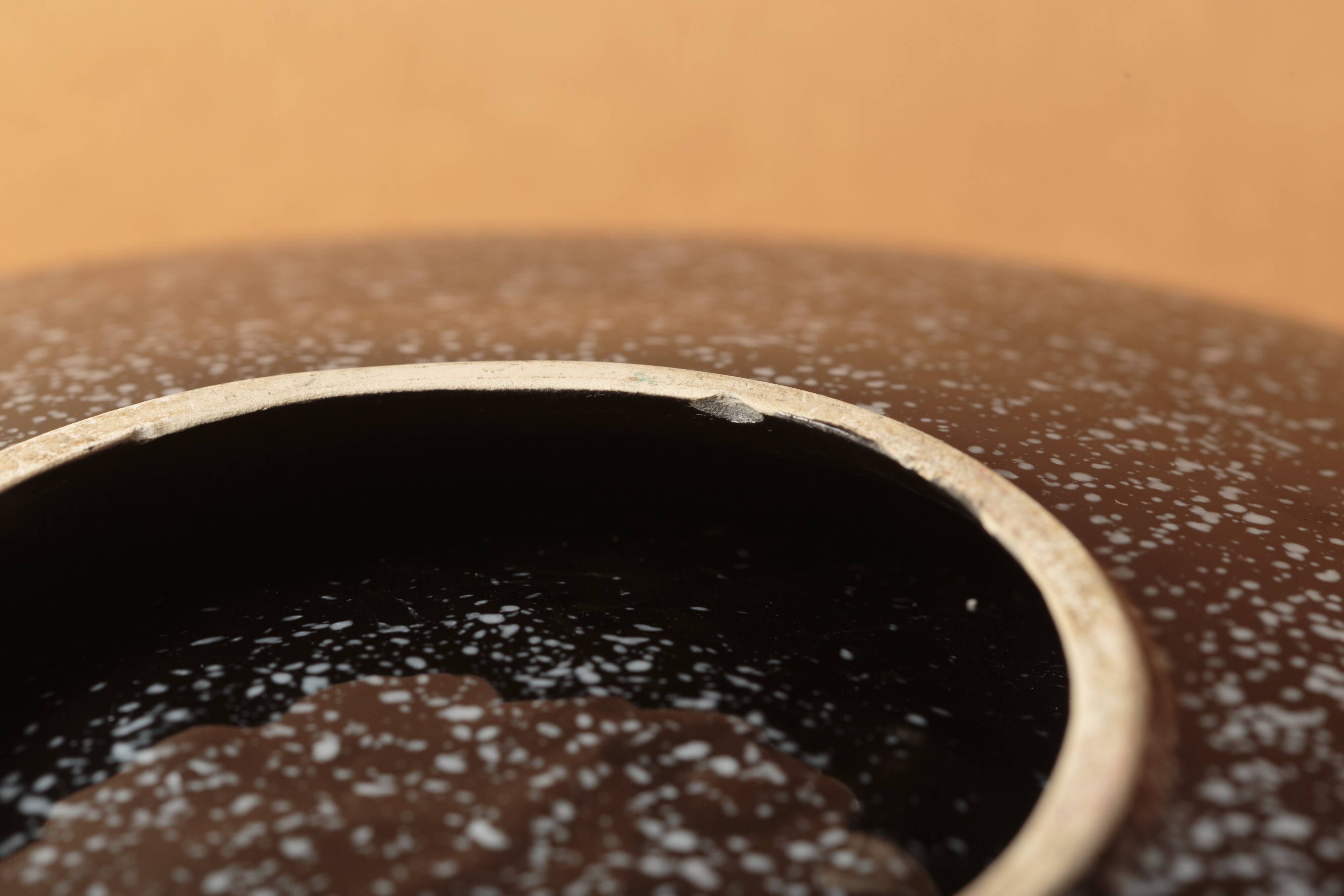 Dish ceramic vintage 1980 black chiné white