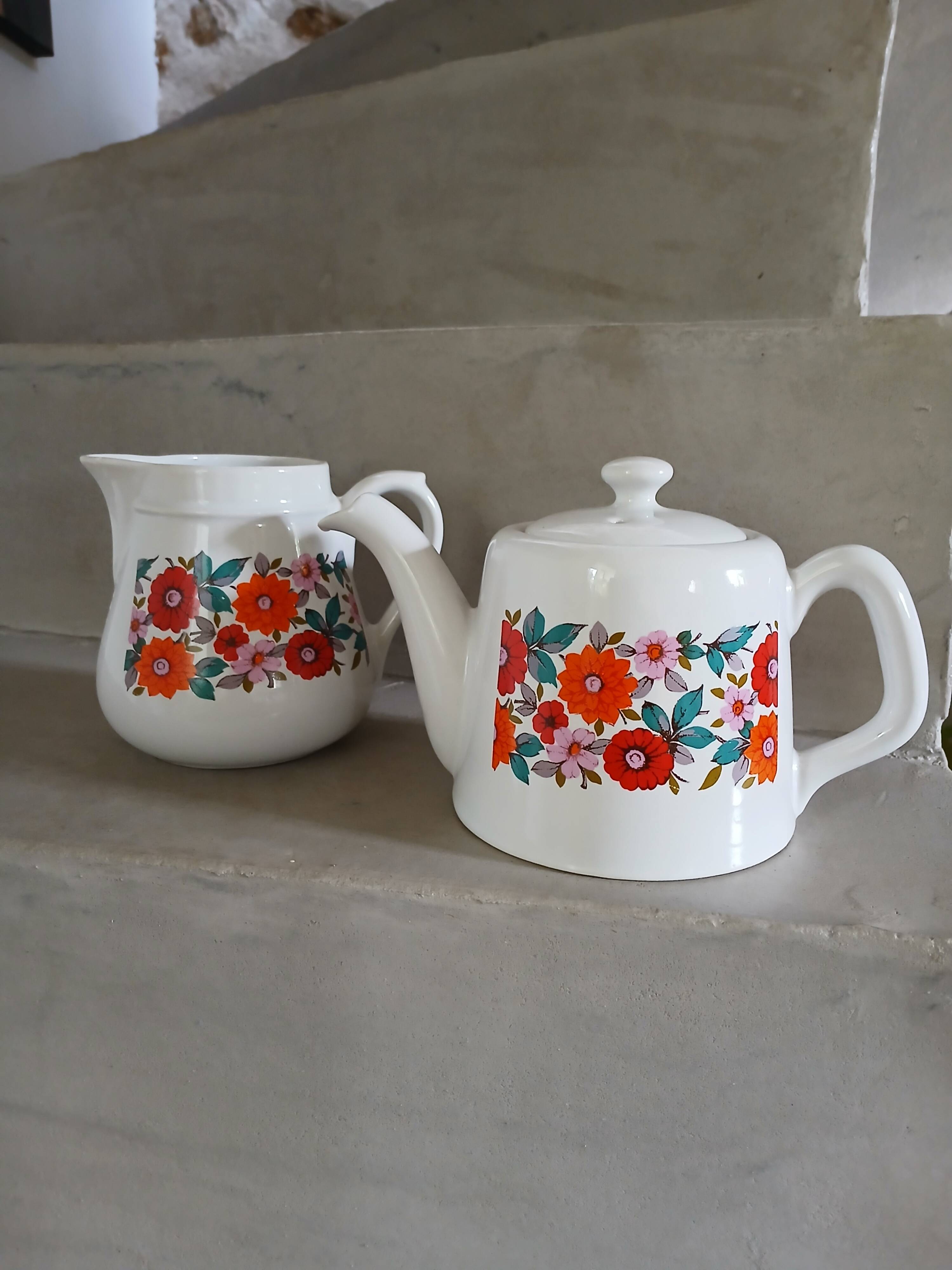 Vintage coffee pot + milk jug