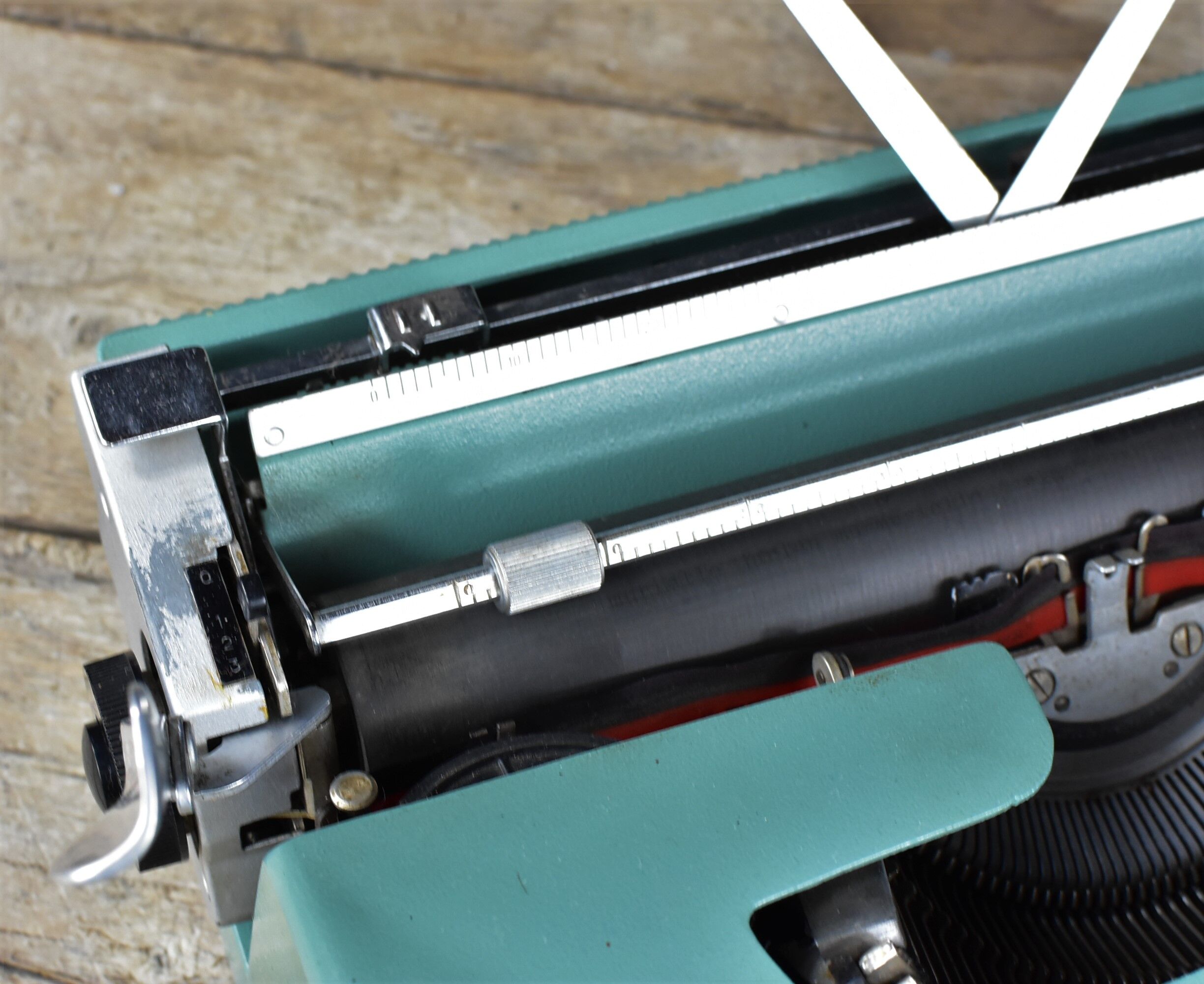 Typewriter Olivetti lettéra 32