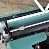 Typewriter Olivetti lettéra 32