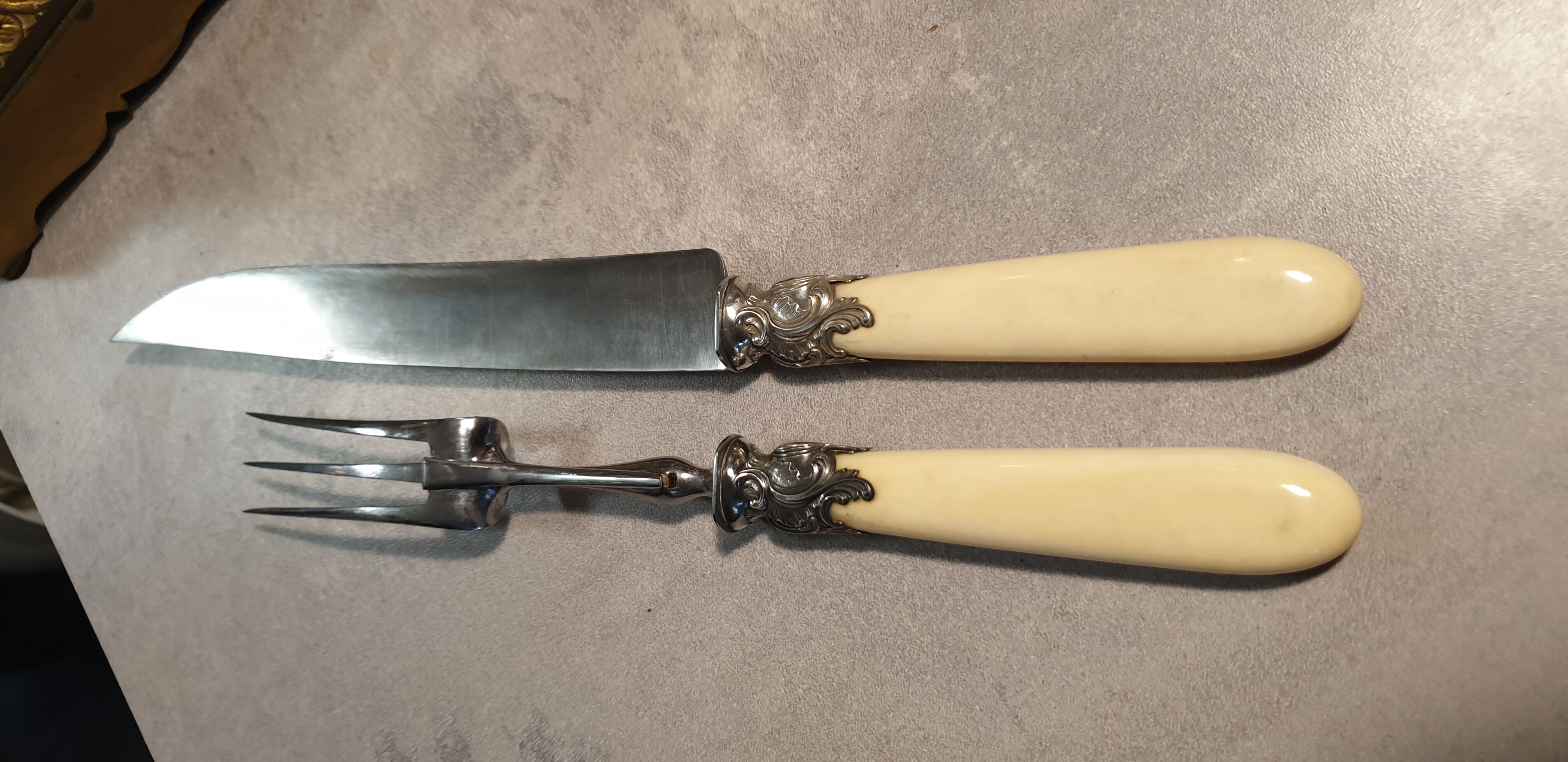 Silver/ivory leg service