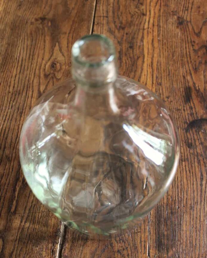 Give me a transparent glass carafe, Jeanne.