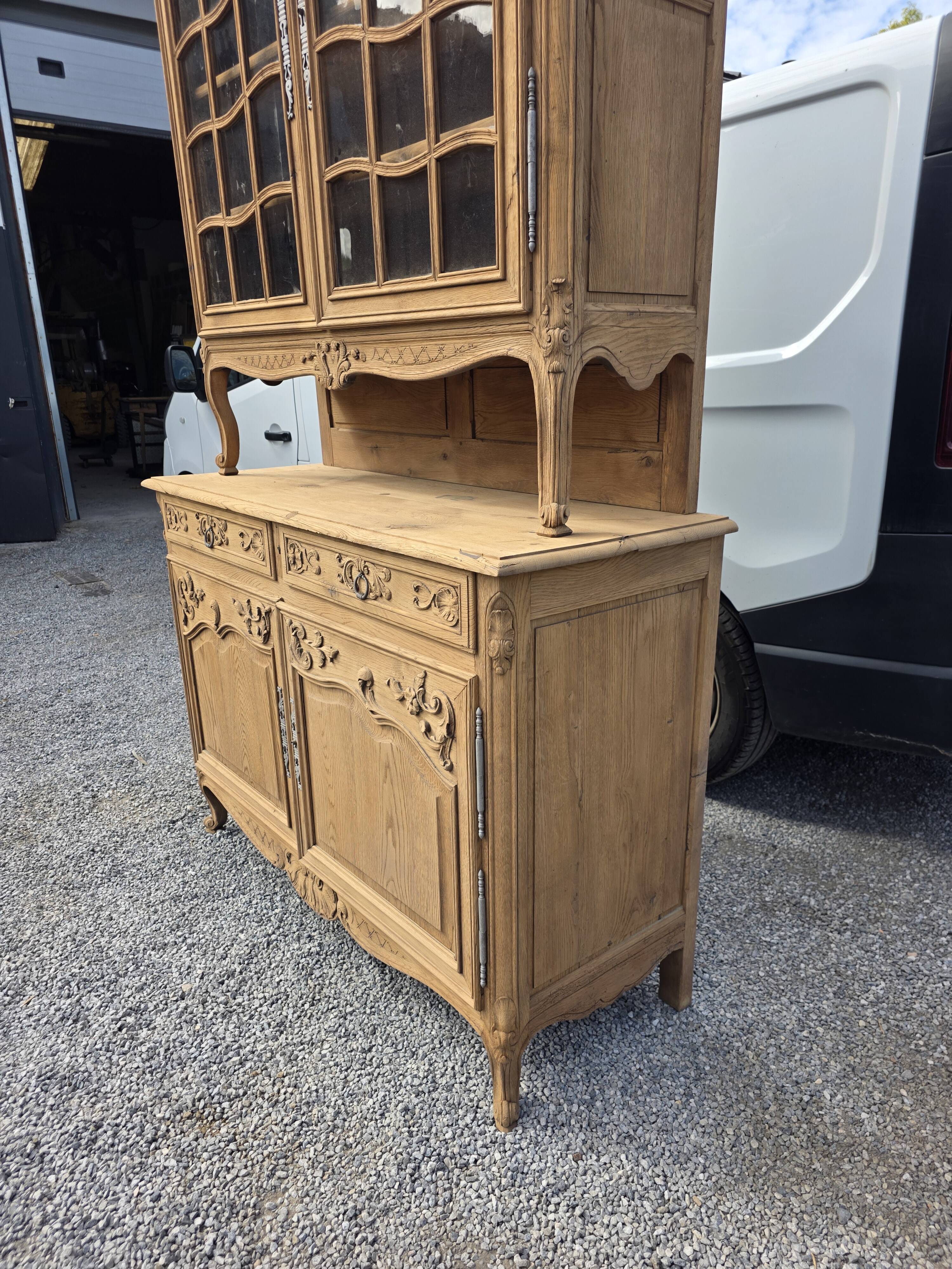 Buffet deux corps style Louis XV en chêne du XIXè