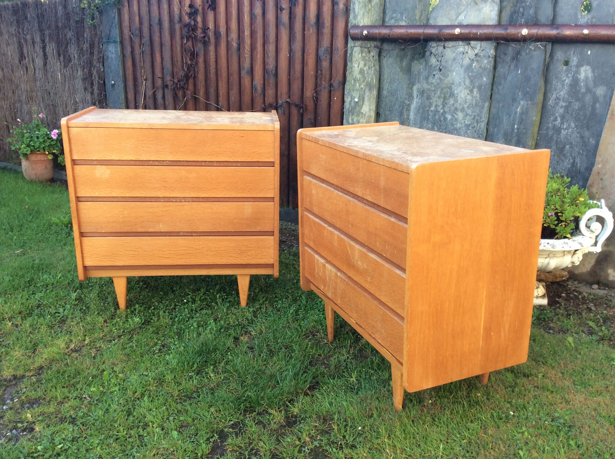 Vintage commodes (duo) in oak with 4 drawers.