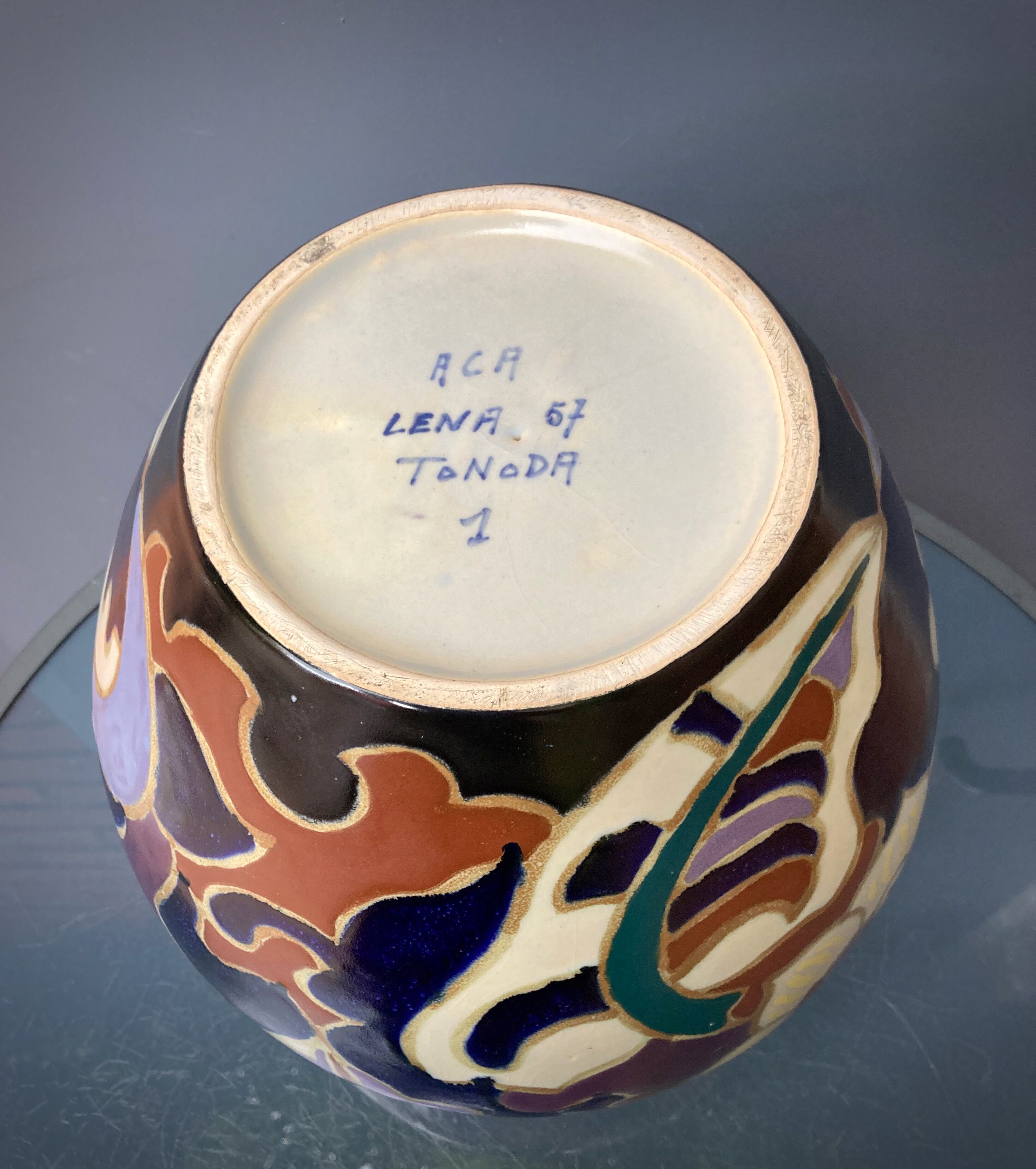 Aca vase by Lena Tonoda