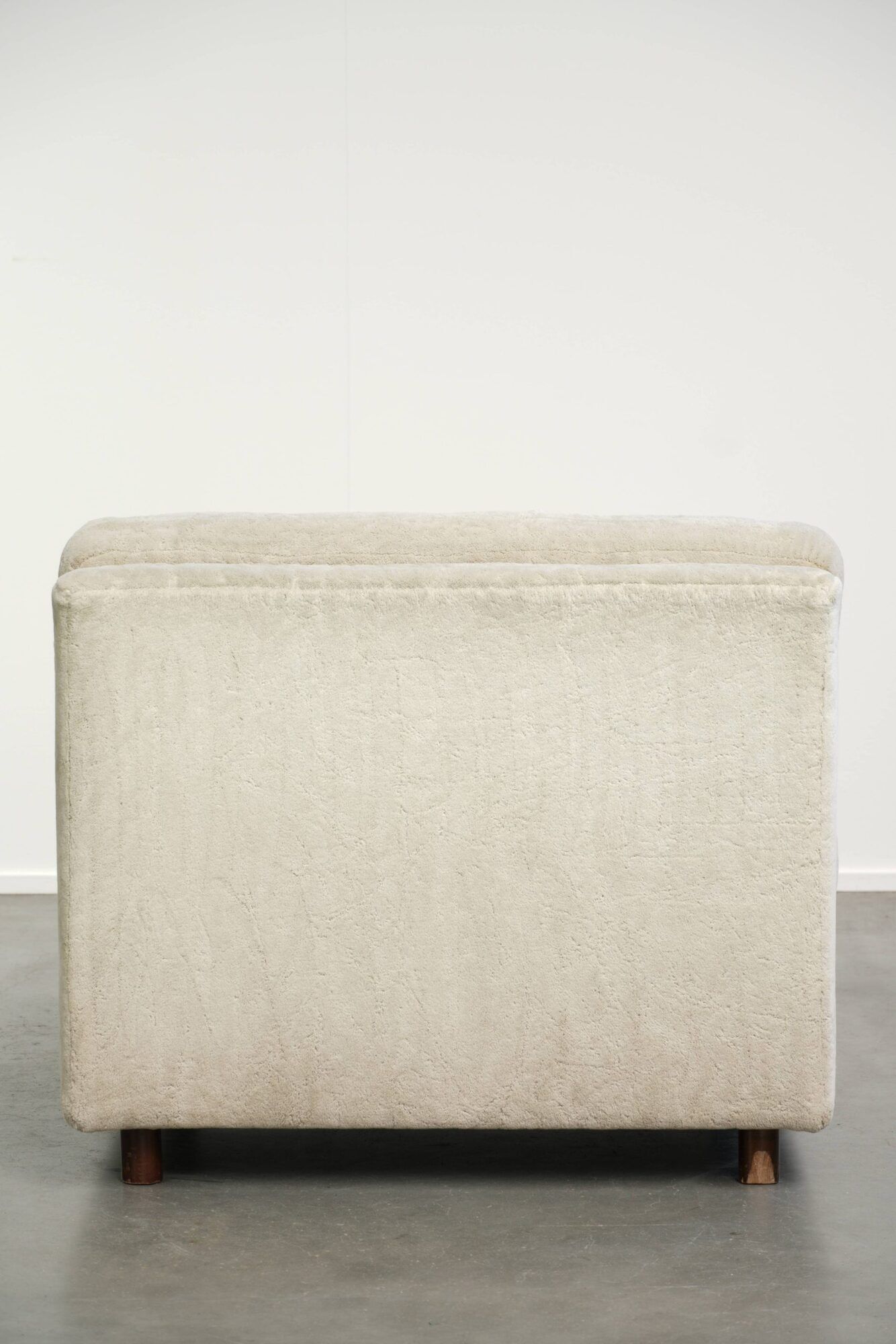 Vintage fabric armchair with great seating comfort and pleasant appearance