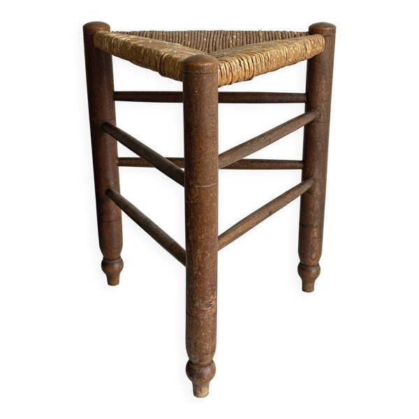 Tabouret triangulaire en bois tourné