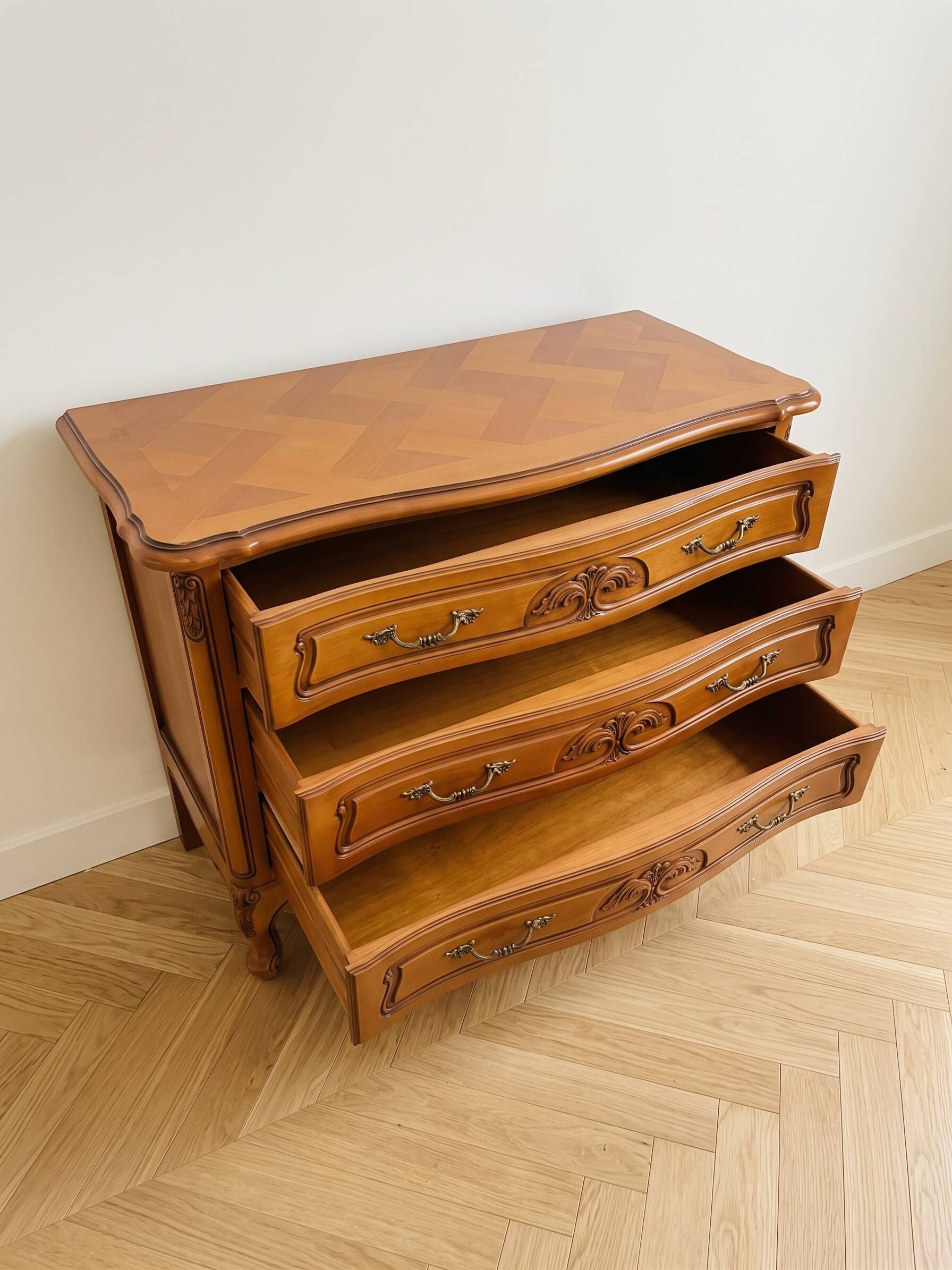 Commode Louis XV en bois merisier 3 tiroirs