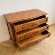Commode Louis XV en bois merisier 3 tiroirs
