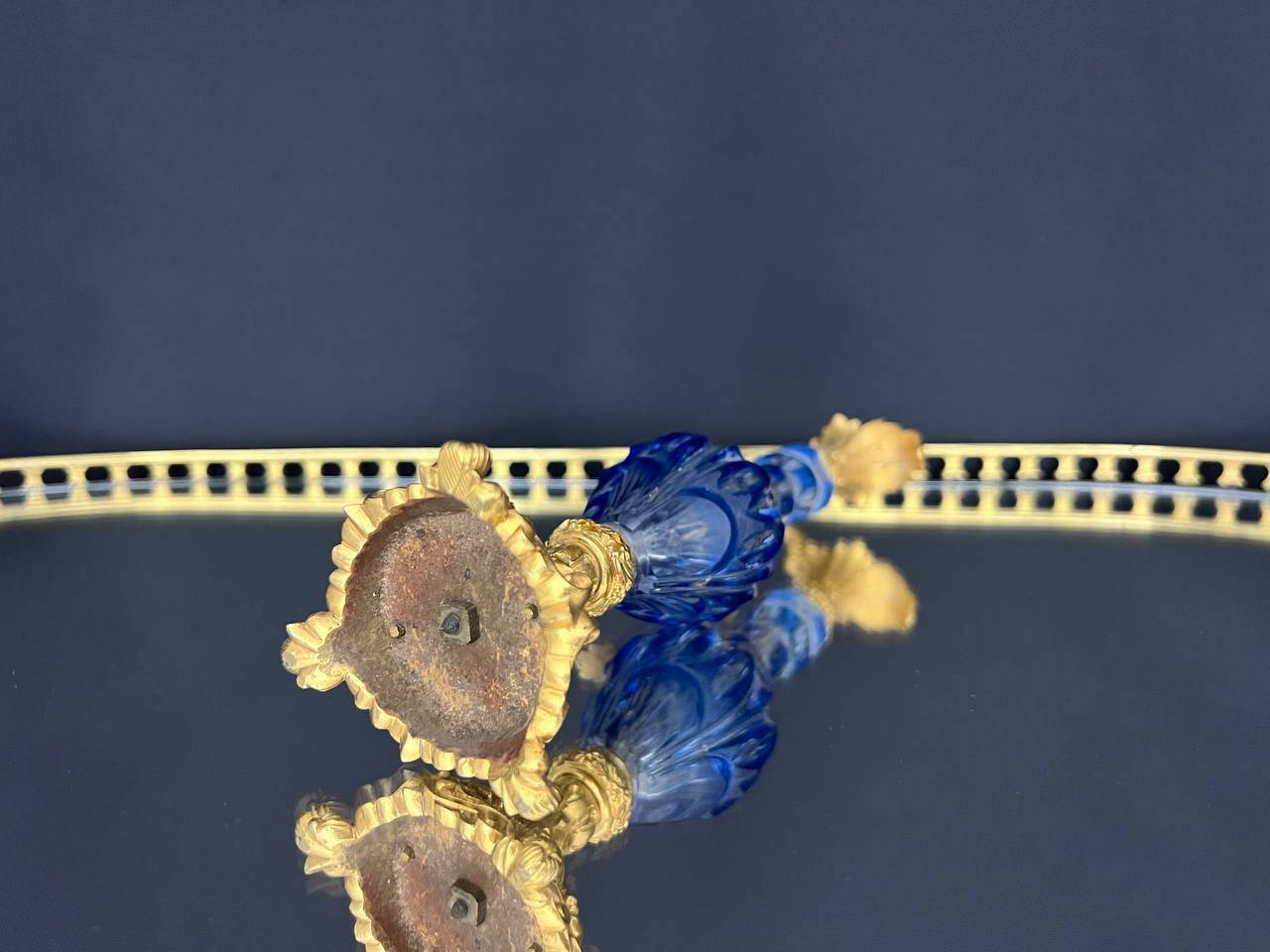 Cut blue crystal jug and gilded bronze, attributed to Baccarat.