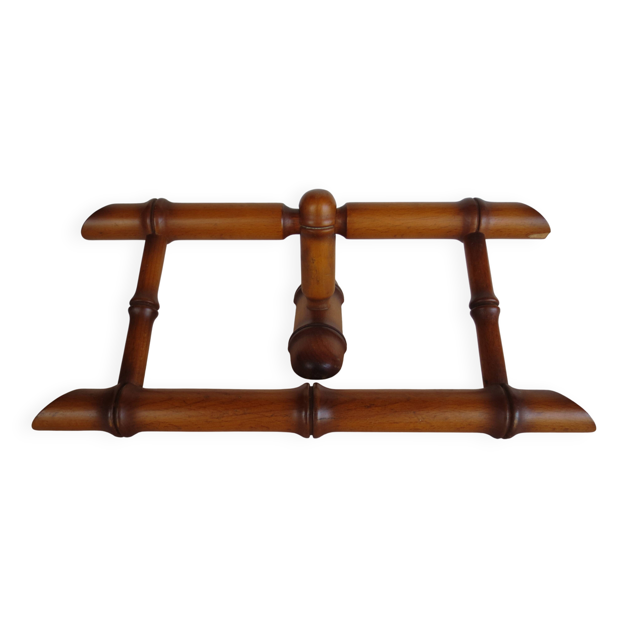 Wall-mounted canopy bed, in bamboo style wood.